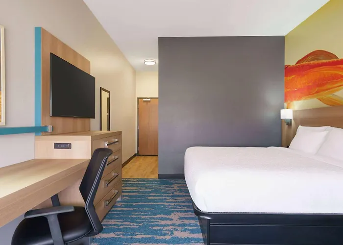 La Quinta Inn & Suites By Wyndham San Antonio Seaworld Lafb